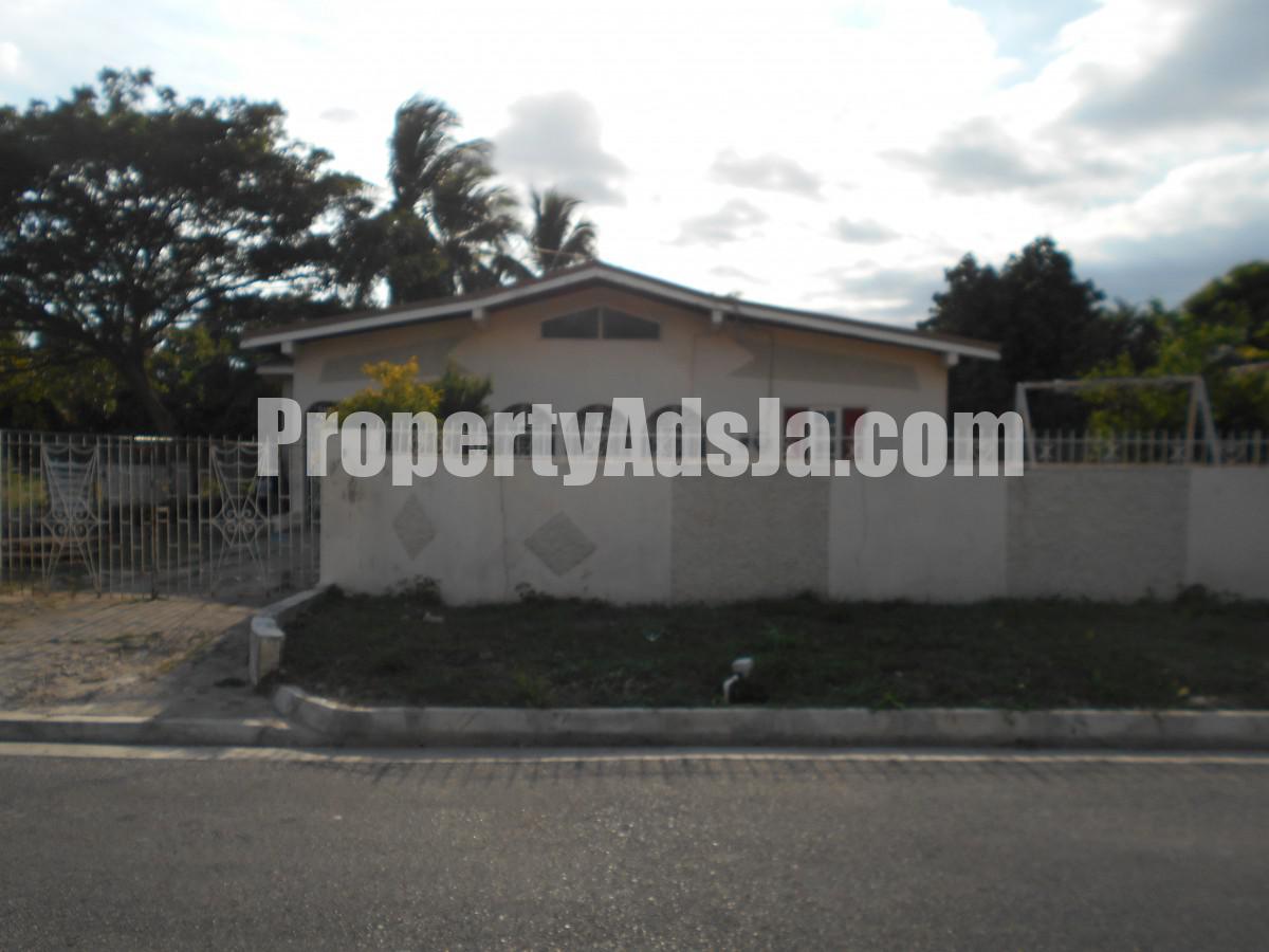 House For Sale in Hampton Green, St. Catherine Jamaica