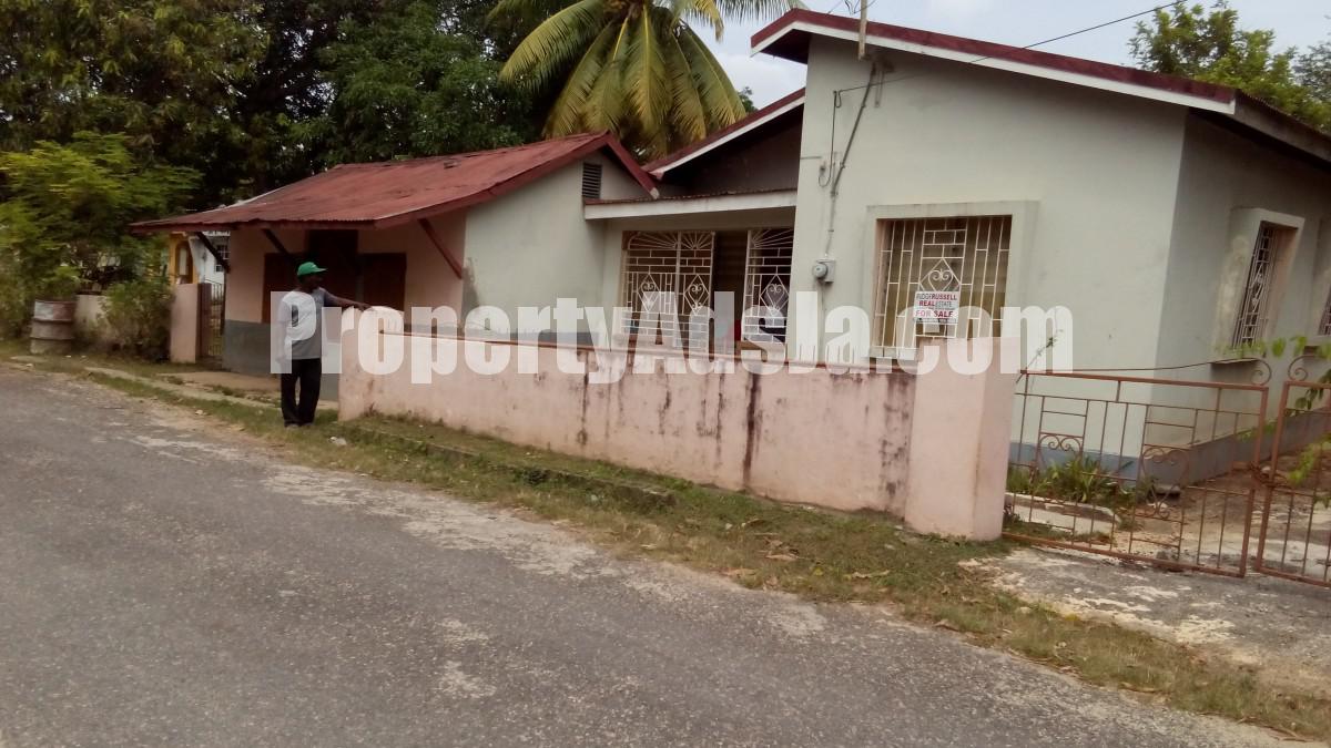 House For Sale in Lacovia, St. Elizabeth Jamaica