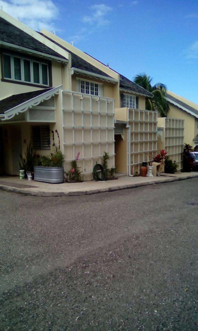 Townhouse For Sale in MANOR PARK, Kingston / St. Andrew Jamaica
