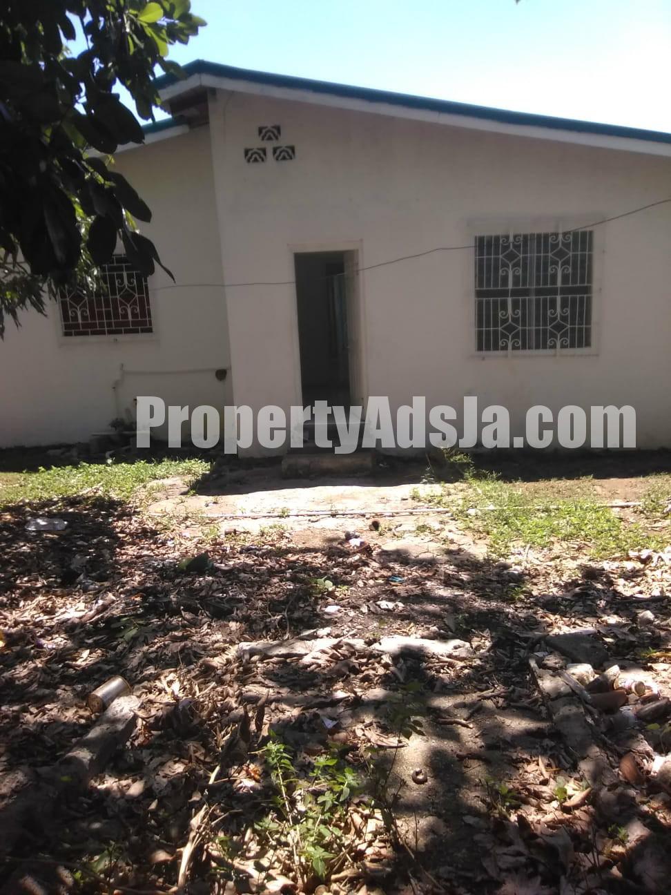 House For Sale in May Pen, Clarendon Jamaica