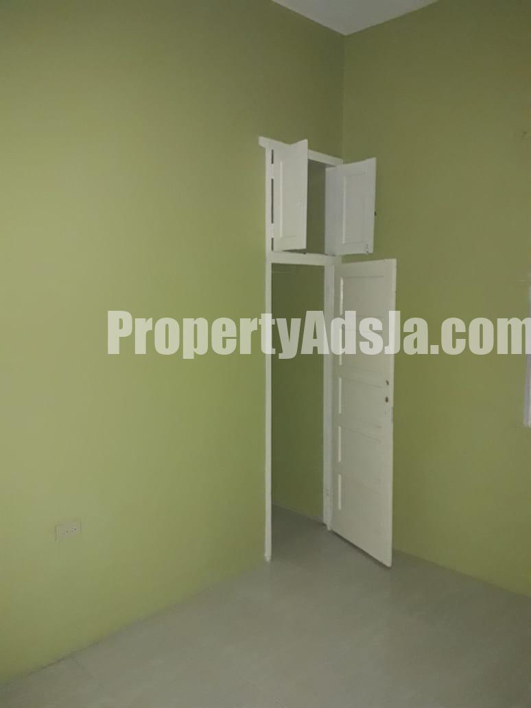 Flat For Rent in Off Hagley Park, Kingston / St. Andrew Jamaica