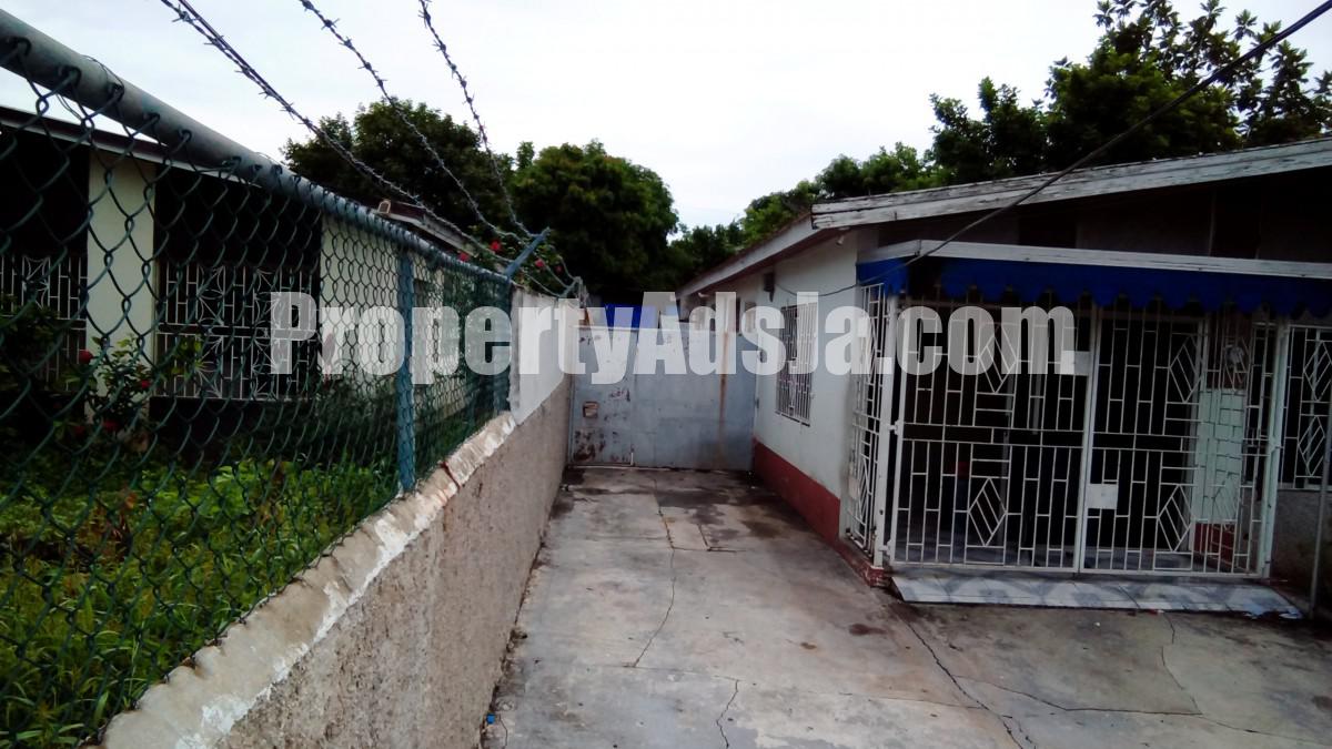 House For Sale in Pembroke Hall, Kingston / St. Andrew Jamaica