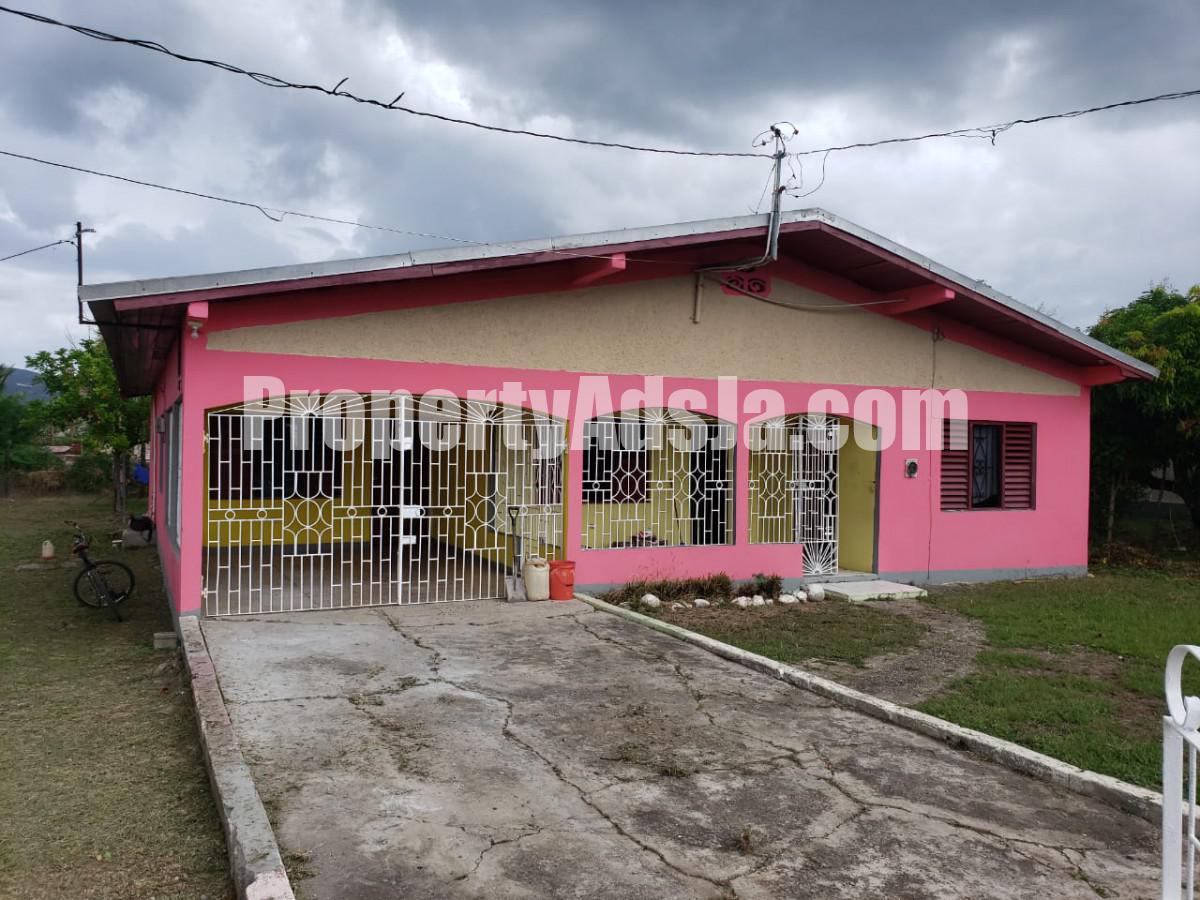 House For Sale in Four Paths, Clarendon Jamaica