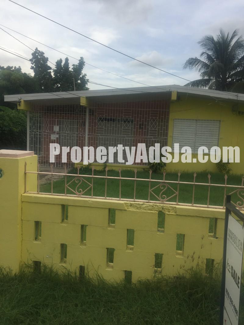 House For Sale in MANNINGS HILL ROAD, Kingston / St. Andrew Jamaica