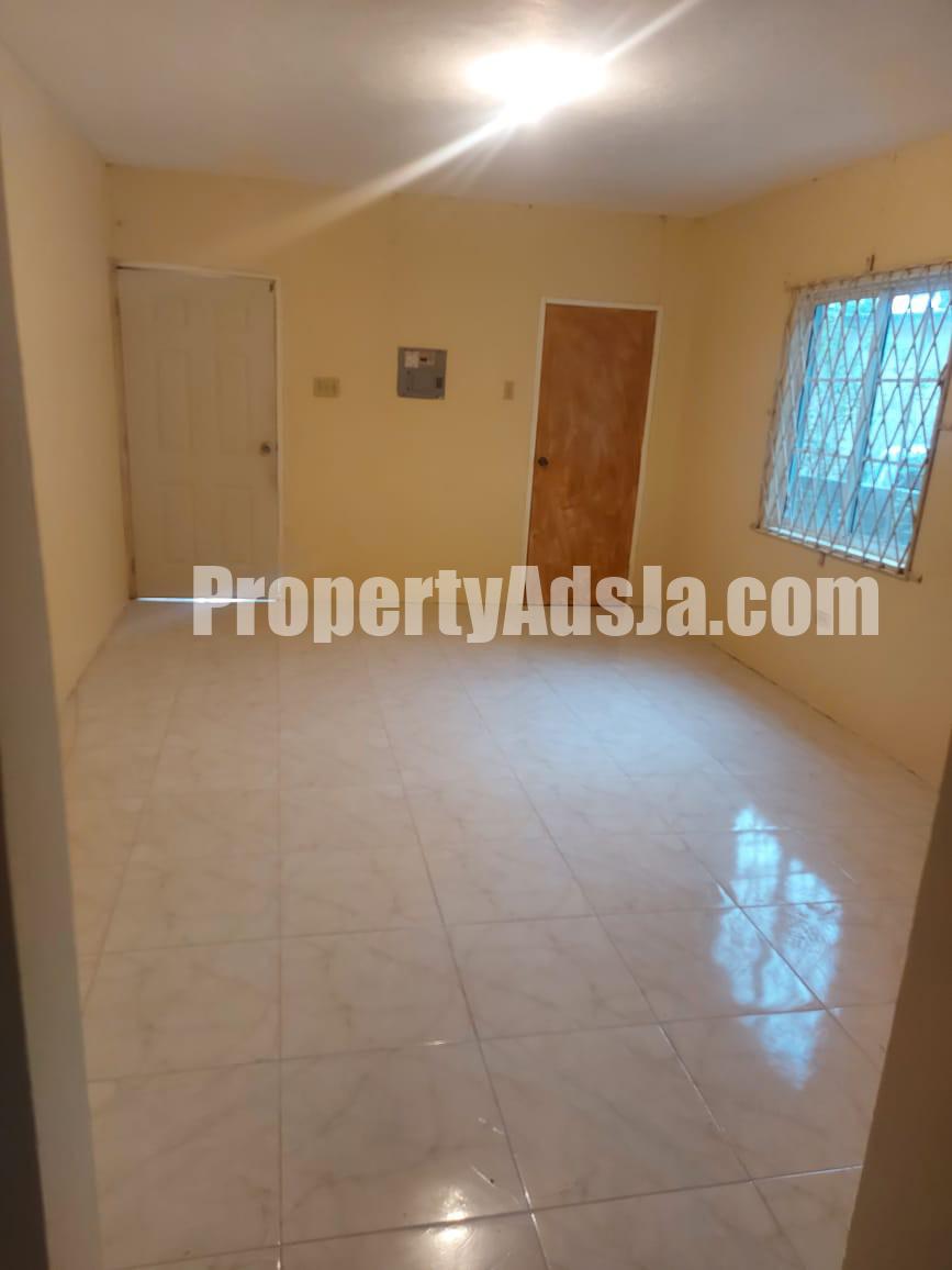 House For Rent in Mineral Heights May Pen, Clarendon Jamaica