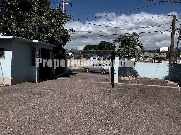 Commercial building For Rent in Half Way Tree, Kingston / St. Andrew