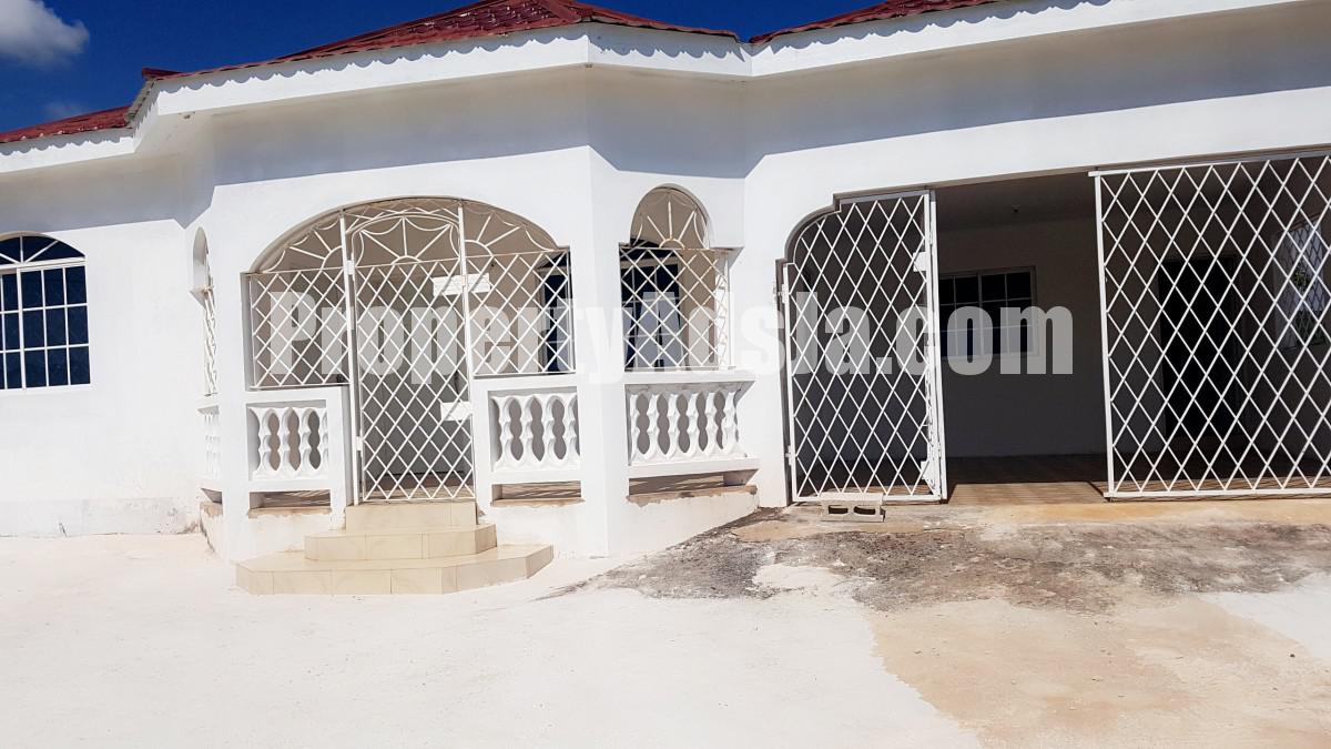 House For Sale in Top Hill St Elizabeth, St. Elizabeth Jamaica