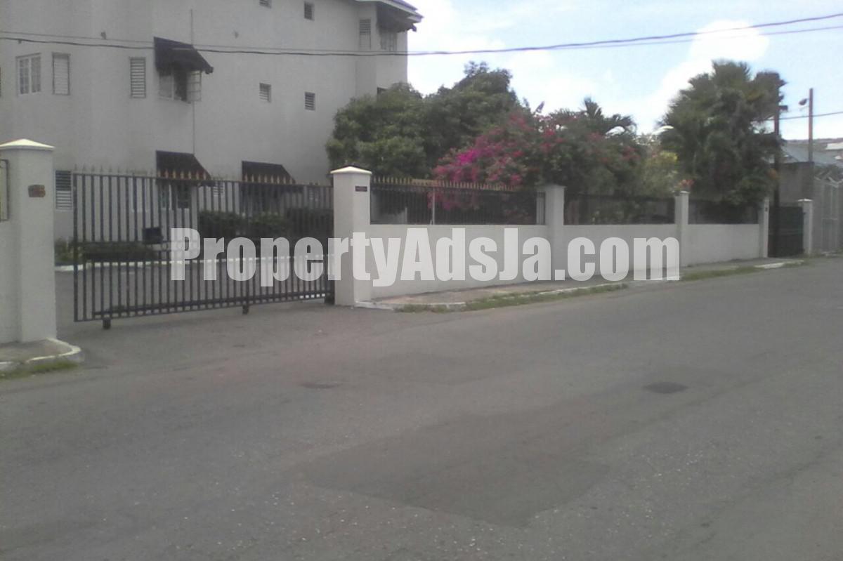 Apartment For Rent in Gated, Kingston / St. Andrew Jamaica