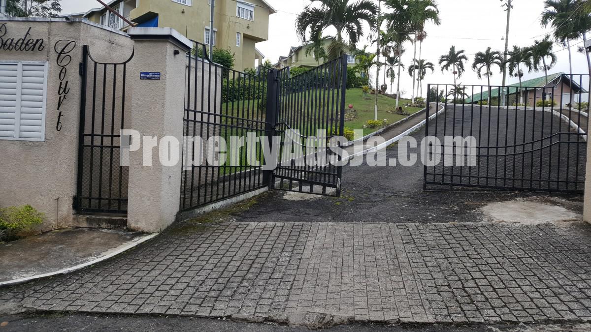 Townhouse For Sale in Sherbourne Heights Stony Hill, Kingston / St