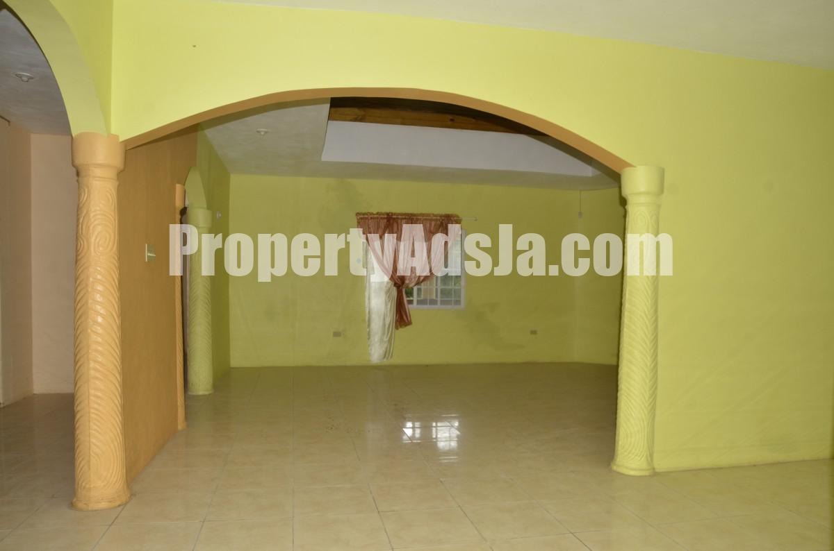 House For Sale in Spalding, Manchester Jamaica