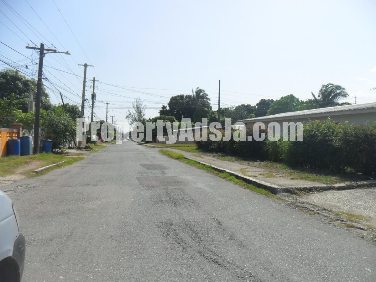 Commercial building For Sale in Molynes Road, Kingston / St. Andrew
