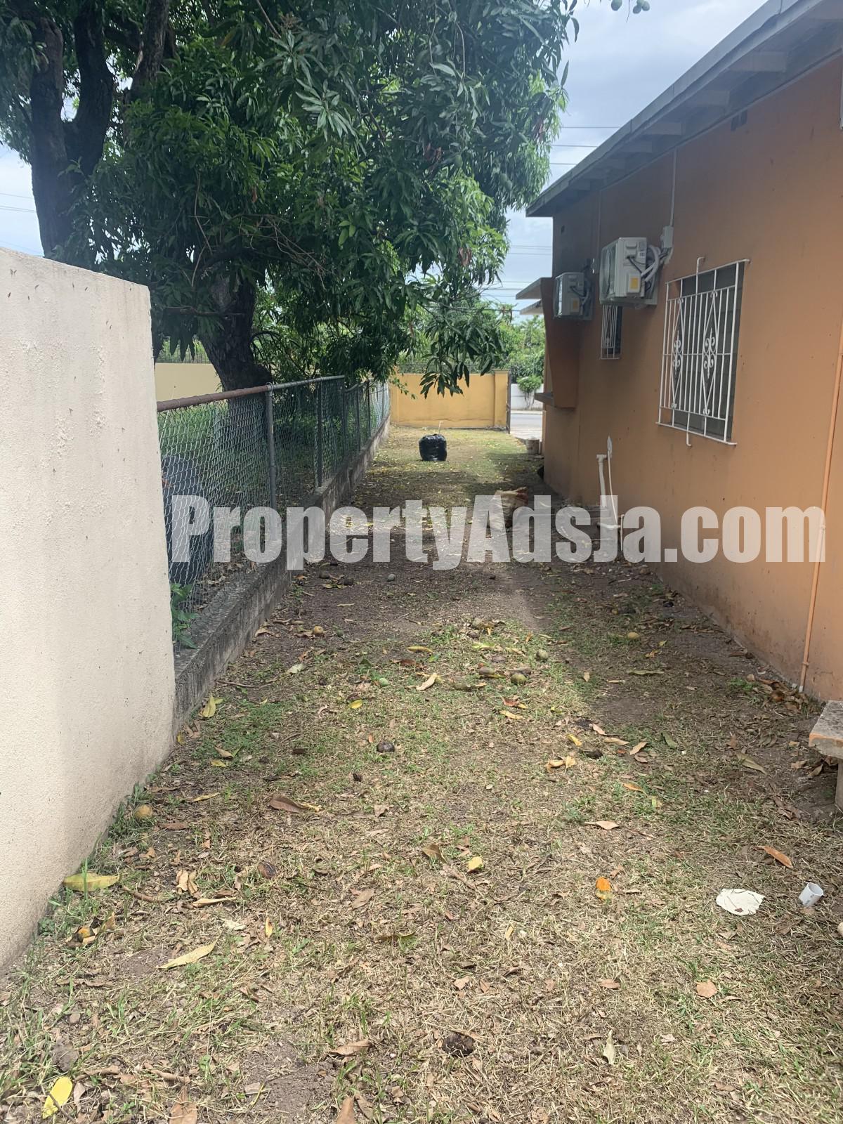 House For Rent in Red Hills Road, Kingston / St. Andrew Jamaica