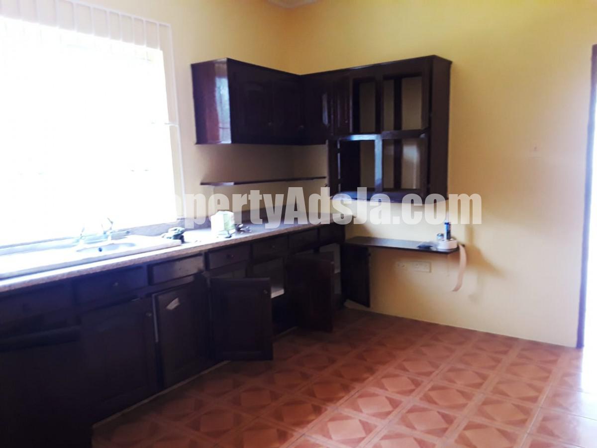 House For Rent in Manchester Mandeville, Manchester Jamaica