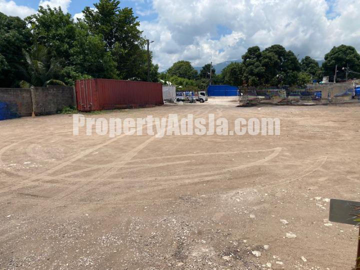 Commercial building For Rent in Eastwood Park Area, Kingston / St