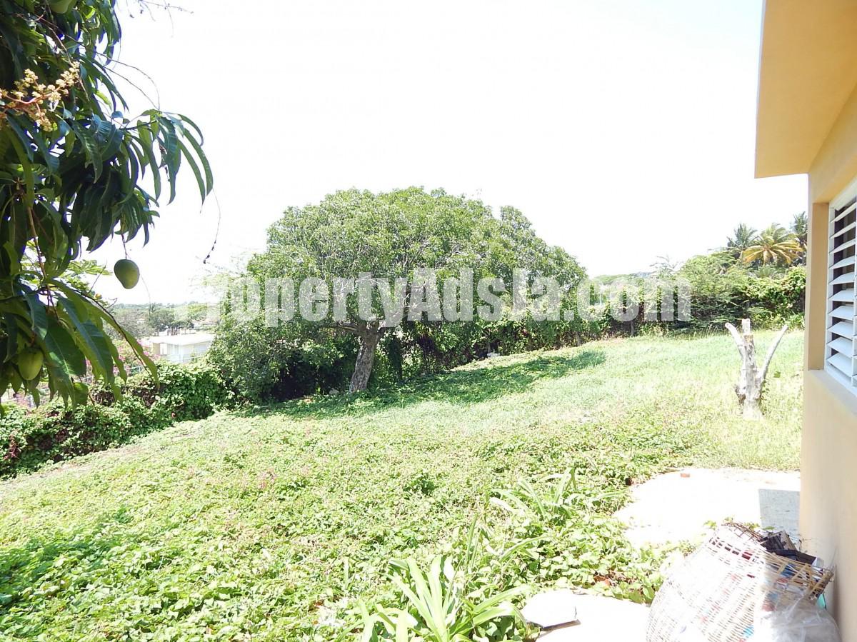 House For Sale in Treasure Beach, St. Elizabeth Jamaica