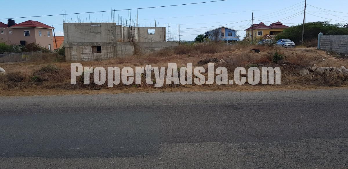 Residential lot For Sale in Edge Hill Hellshire, St. Catherine Jamaica