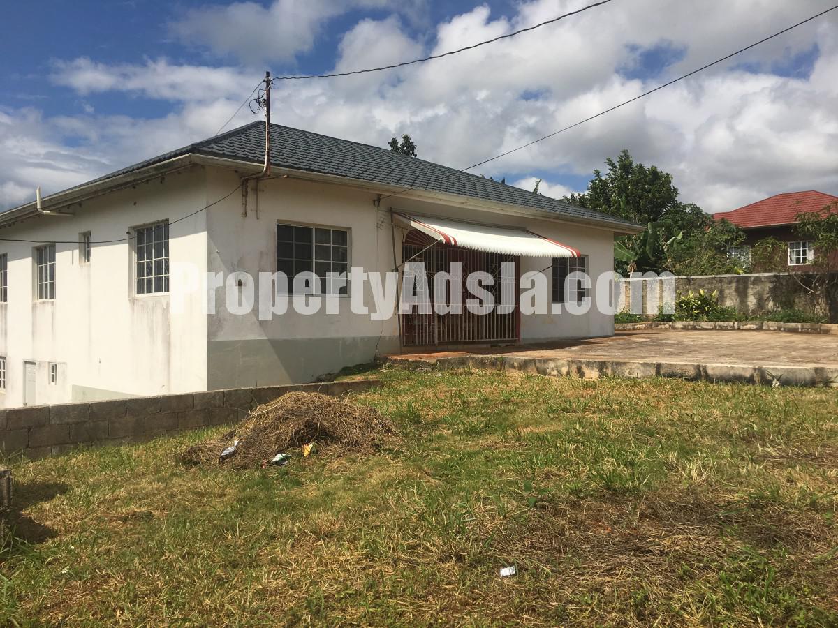 House For Sale in KnockPatrick, Manchester Jamaica