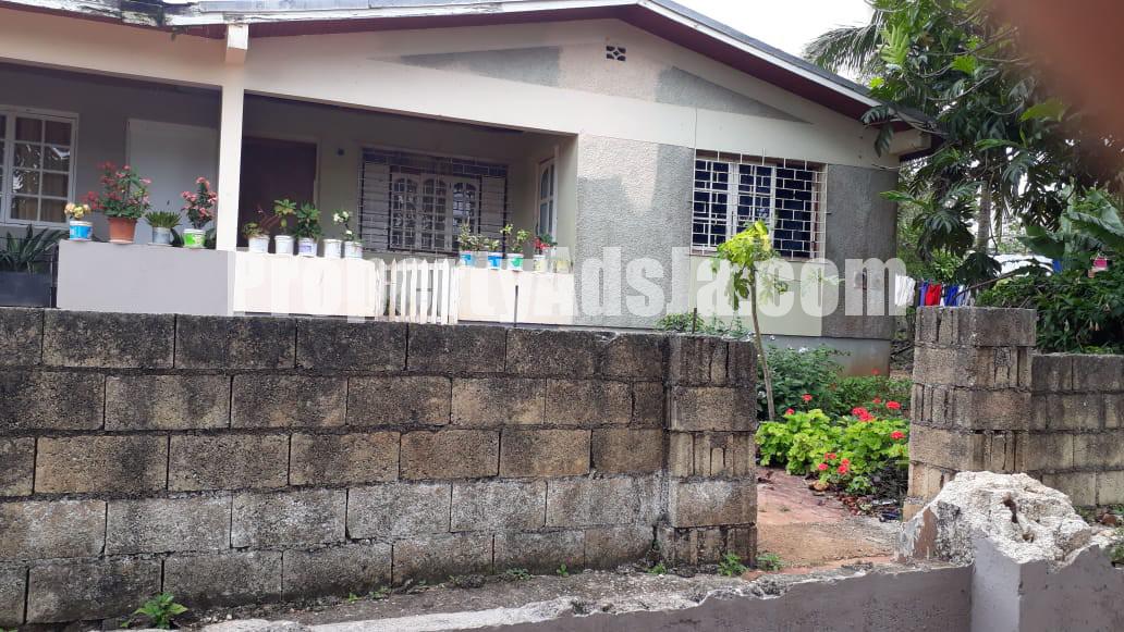 House For Sale in Mandeville, Manchester Jamaica House For Sale in Mandeville, Manchester Jamaica