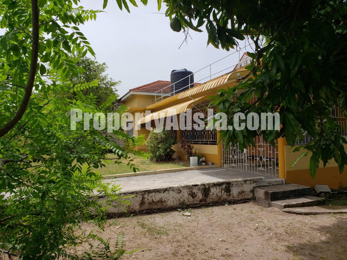 House For Sale in Meadowbrook, Kingston / St. Andrew Jamaica