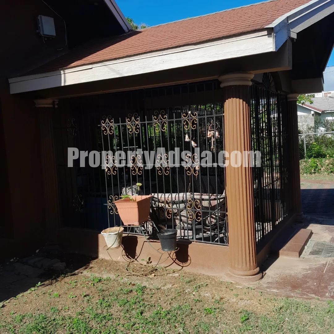House For Sale in Jacks Hill, Kingston / St. Andrew Jamaica