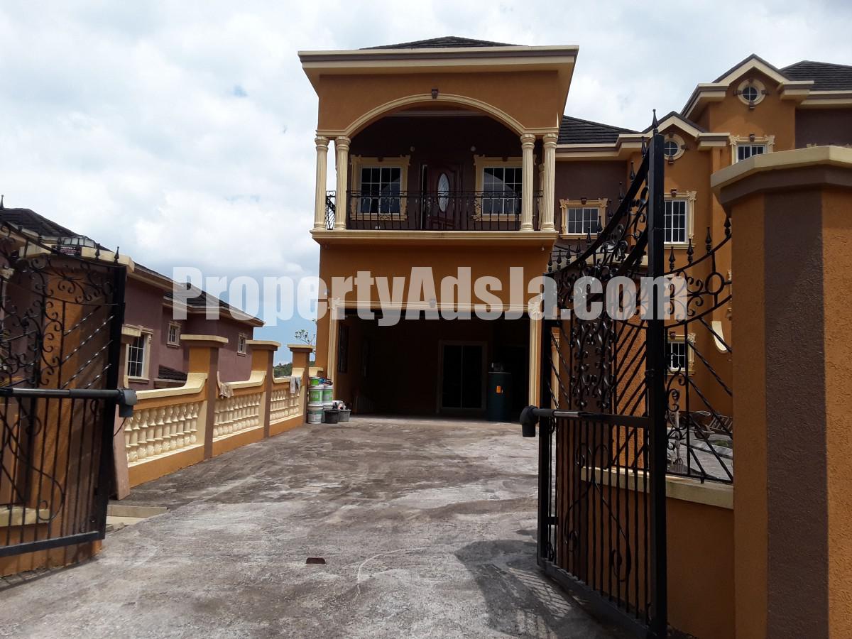 Townhouse For Rent in Mandeville Manchester, Manchester Jamaica