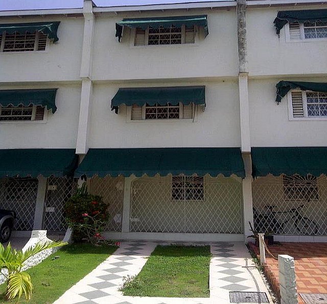 Townhouse For Rent in Washington Boulevard, Kingston / St. Andrew