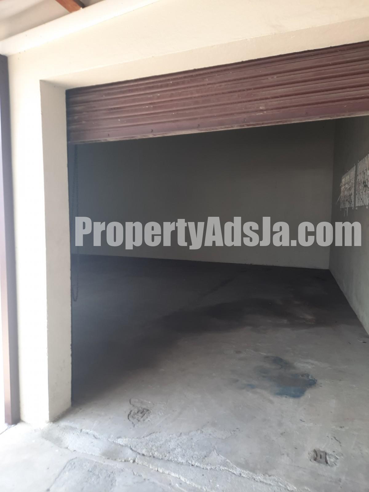 Commercial building For Rent in Hagley Park, Kingston / St. Andrew