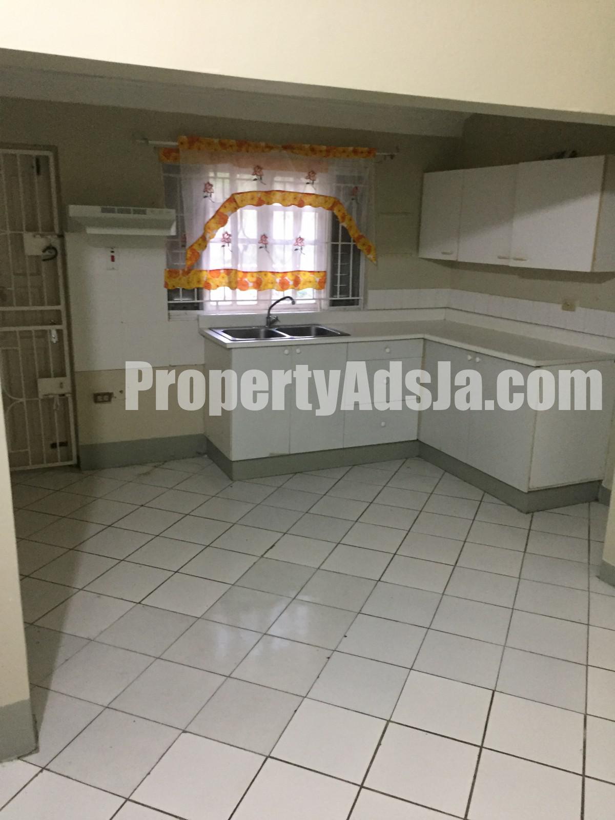 Flat For Rent in coopershills Redhills, Kingston / St. Andrew Jamaica