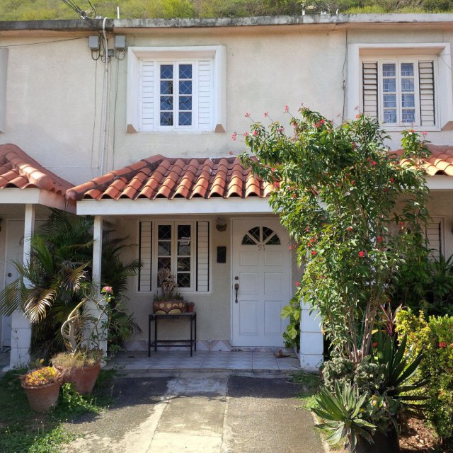 Townhouse For Sale in Kingston 20 SALE PENDING, Kingston / St. Andrew