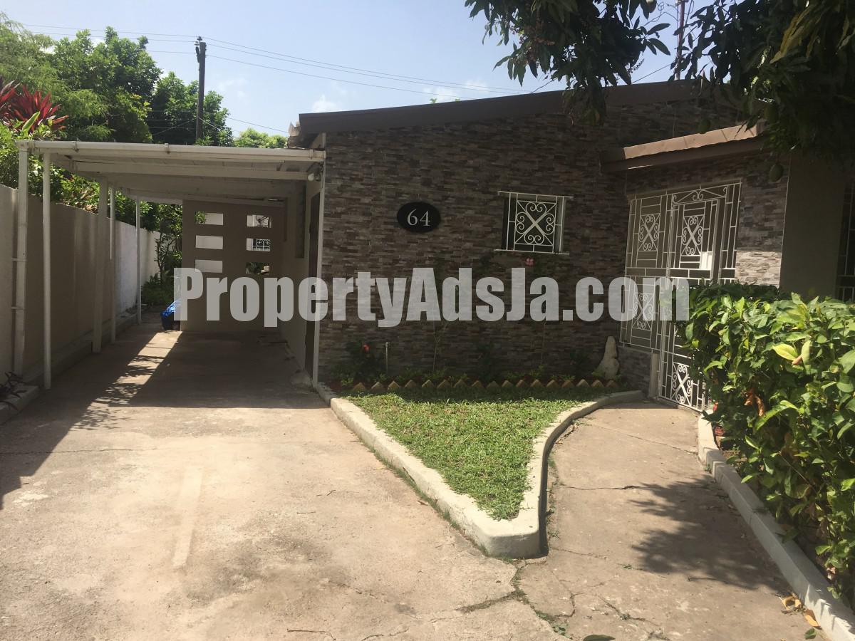 House For Sale in Pembroke Hall, Kingston / St. Andrew Jamaica