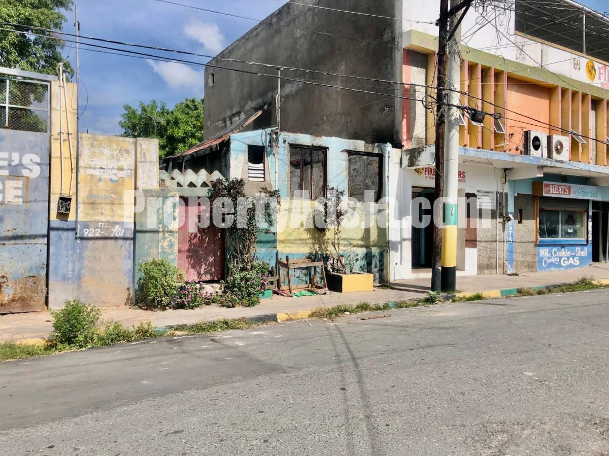 Commercial building For Sale in Denham Town, Kingston / St. Andrew