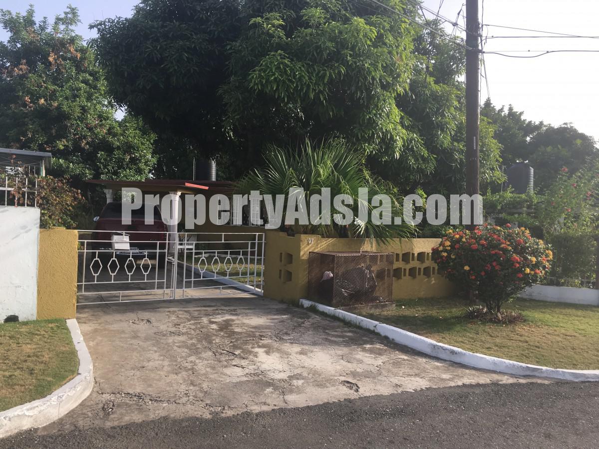 House For Sale in Meadowbrook, Kingston / St. Andrew Jamaica