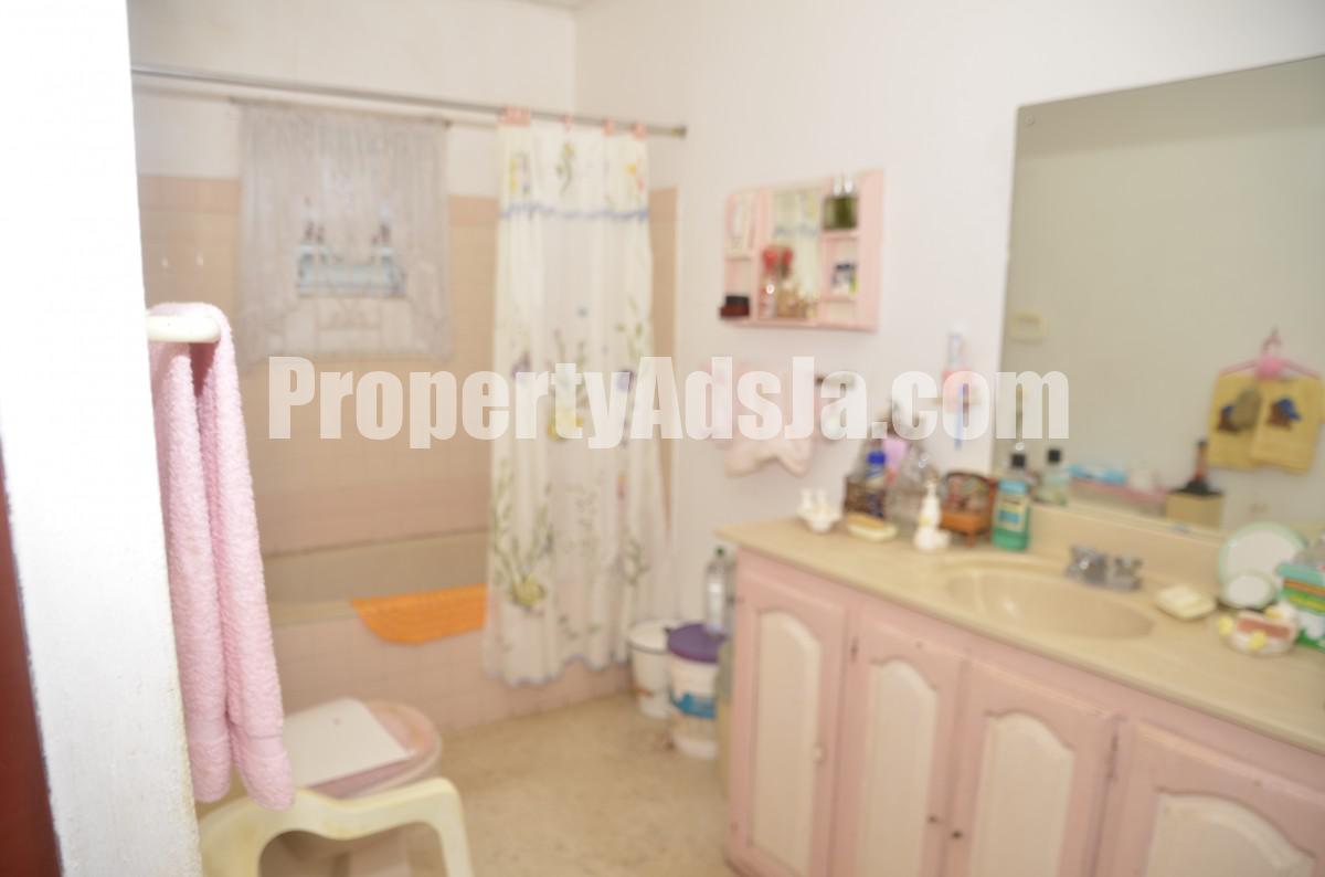 House For Sale in Caledonia Meadows, Manchester Jamaica