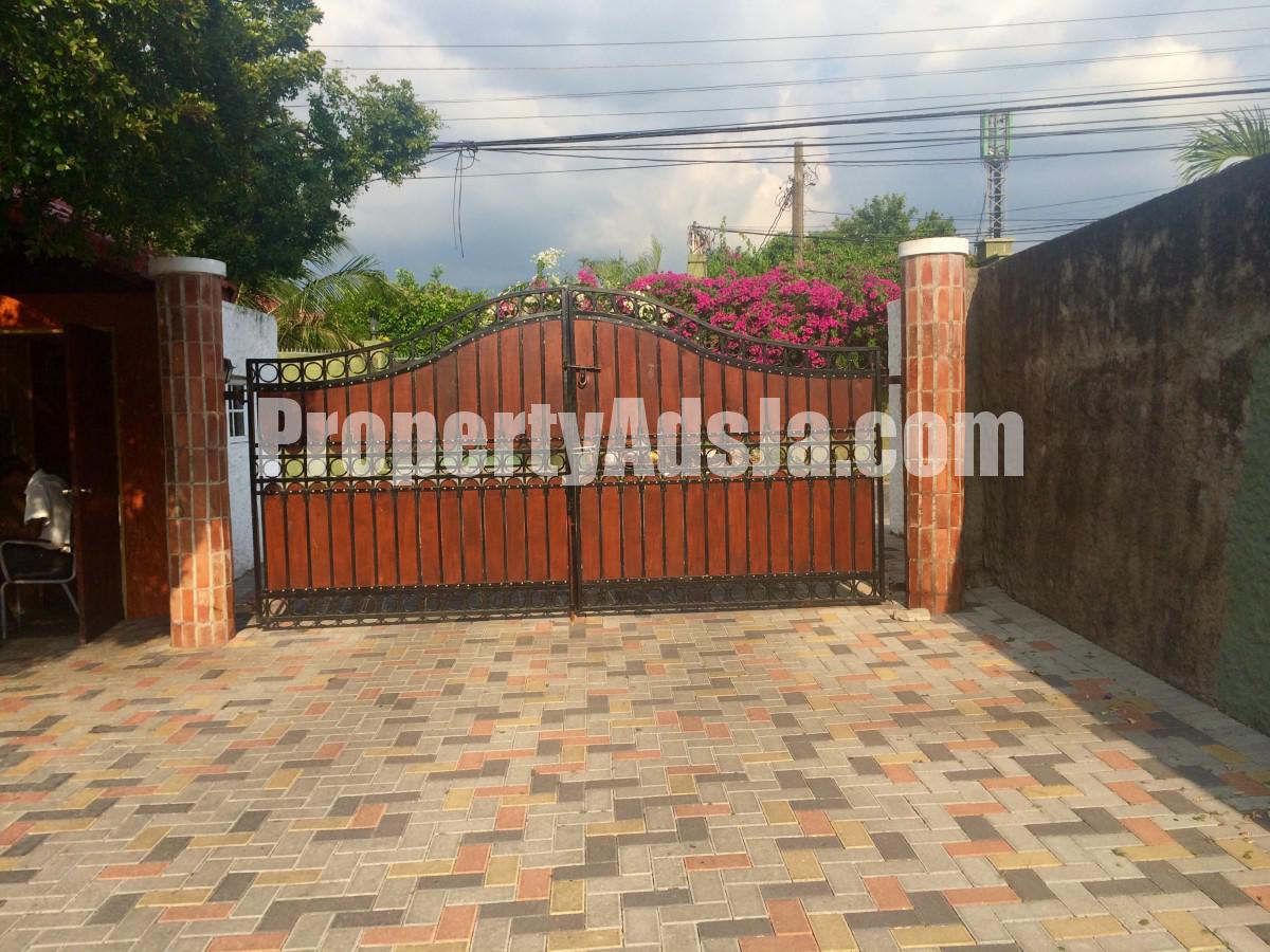 Townhouse For Sale in Liguanea, Kingston / St. Andrew Jamaica