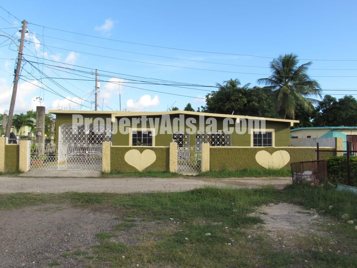 House For Sale in New Town, Clarendon Jamaica