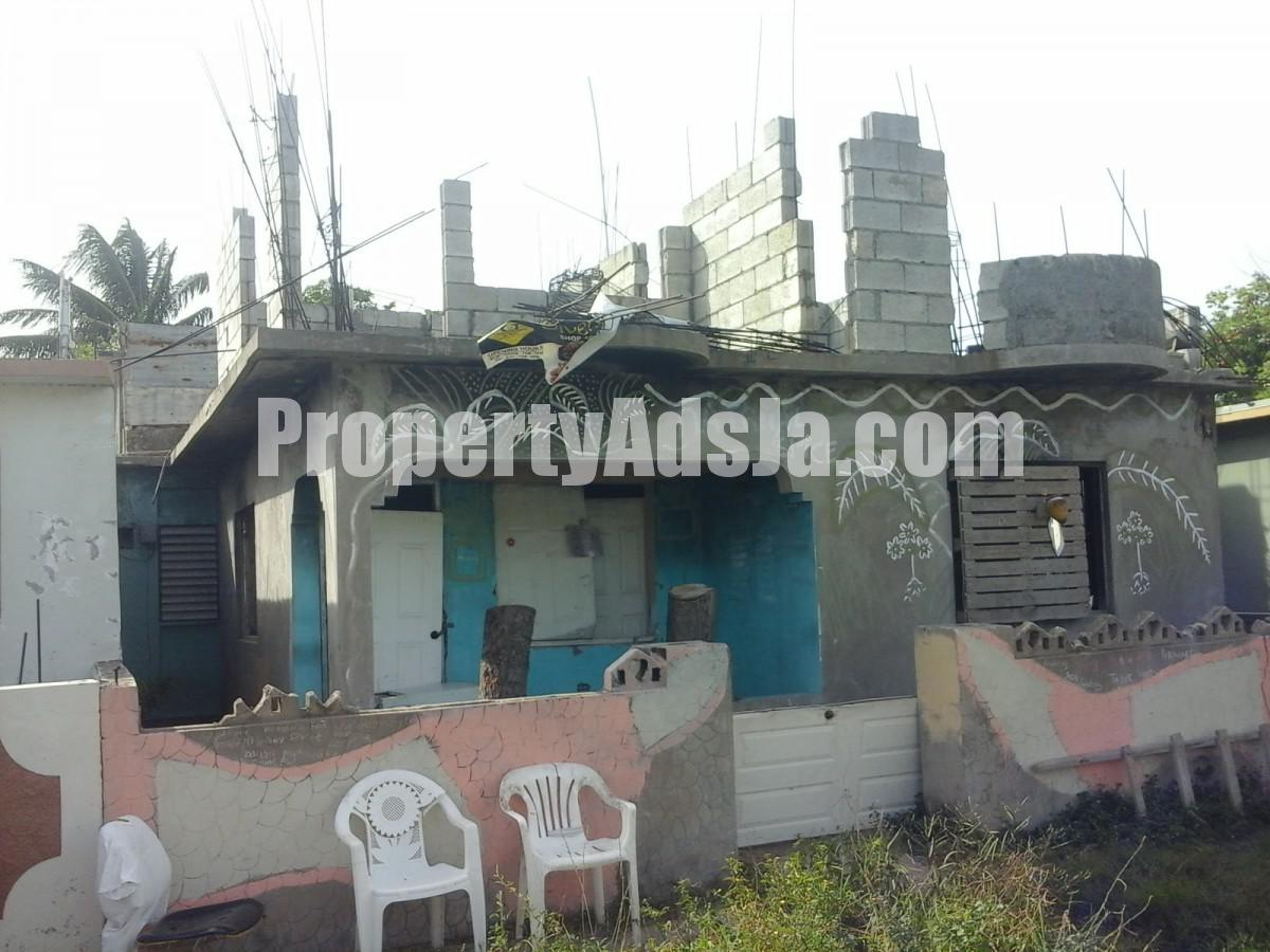 House For Sale in 363 East Sabina Greater Portmore, St. Catherine