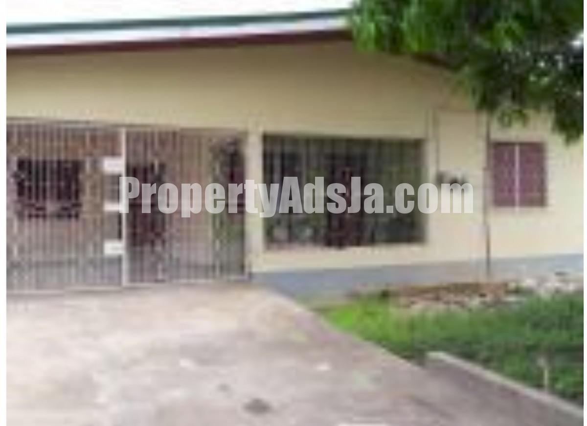 House For Sale in May Pen, Clarendon Jamaica