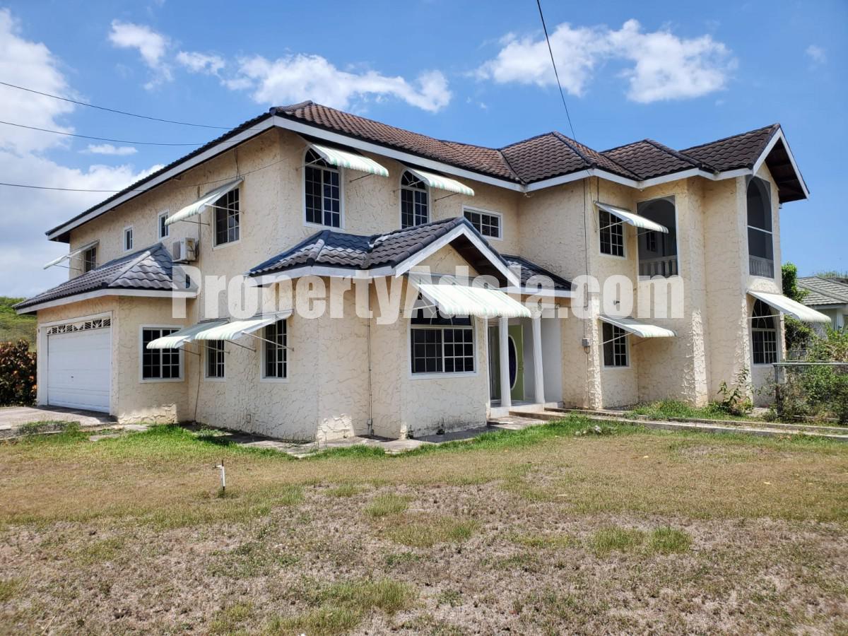 House For Sale in Chateau, Clarendon Jamaica