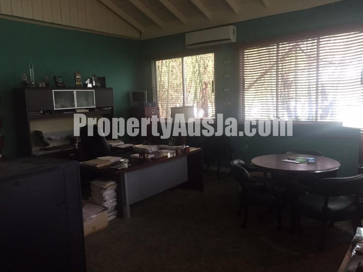 Commercial building For Rent in OCHO RIOS, St. Ann Jamaica