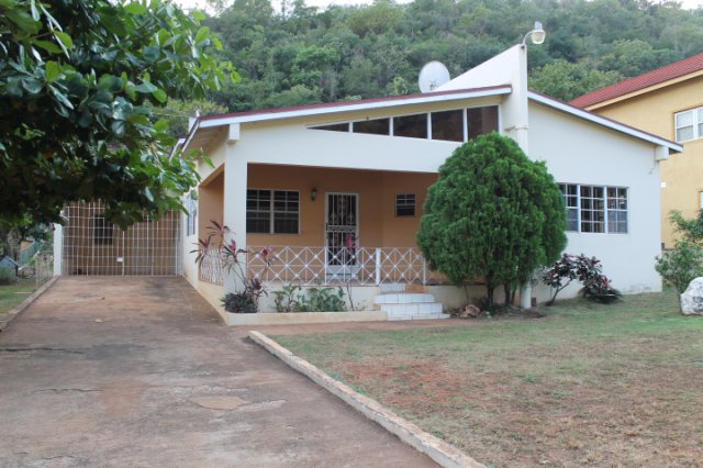House For Sale in Red Hills, Kingston / St. Andrew Jamaica
