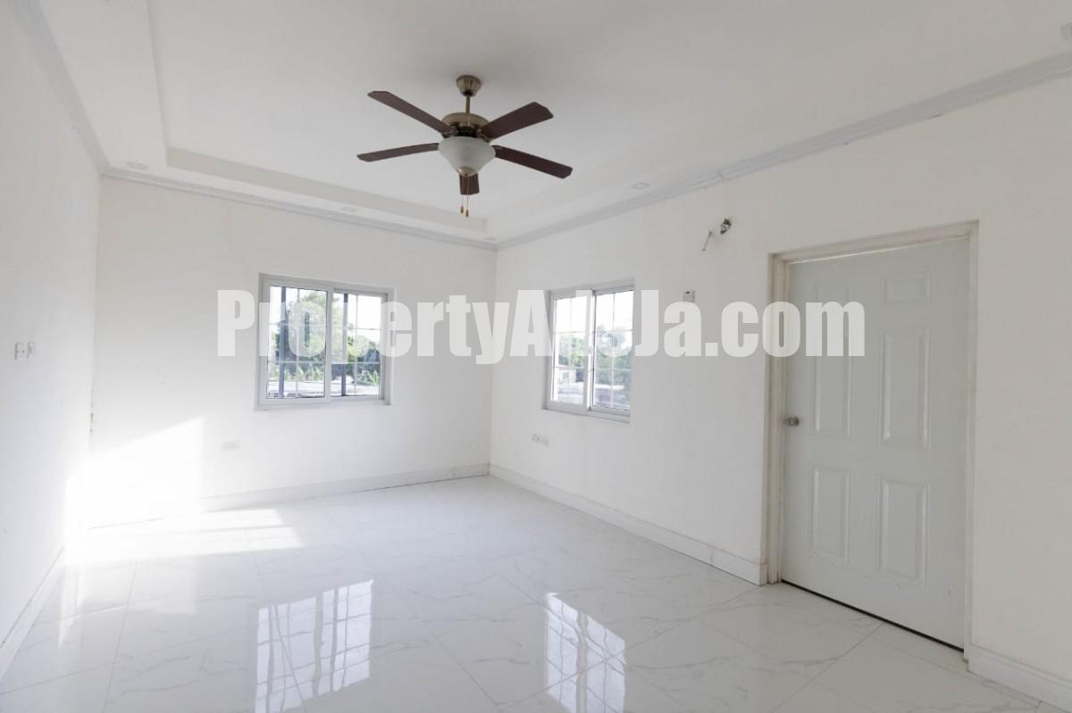 Apartment For Sale in Queensbury Pembroke Hall, Kingston / St. Andrew