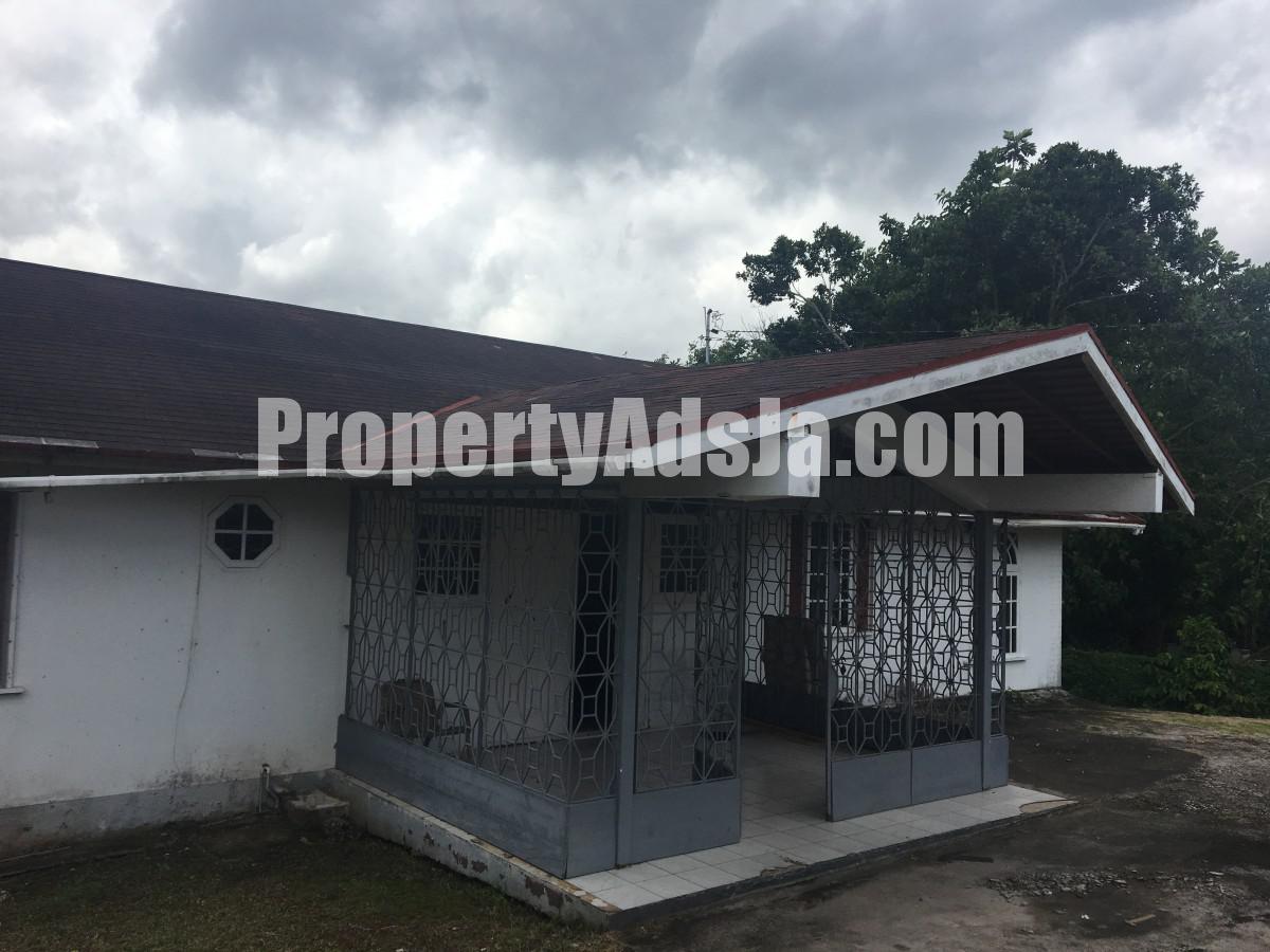 House For Sale in Balmoral Heights, St. Mary Jamaica