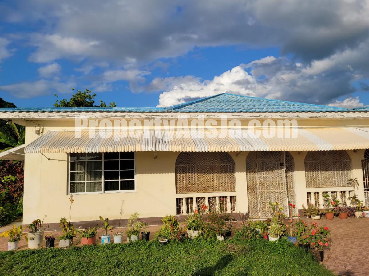 House For Sale in May Pen, Clarendon Jamaica