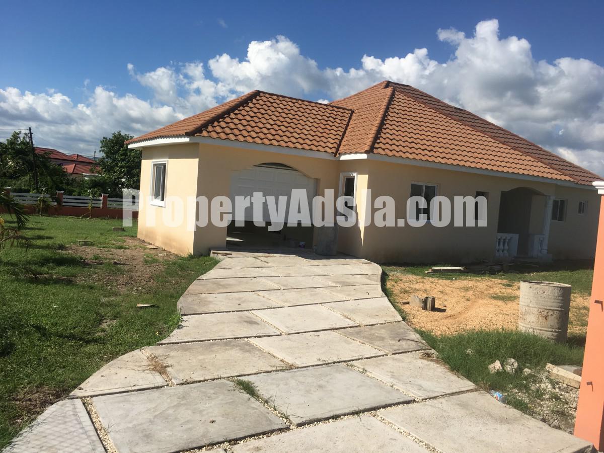 House For Sale in Denbigh, Clarendon Jamaica