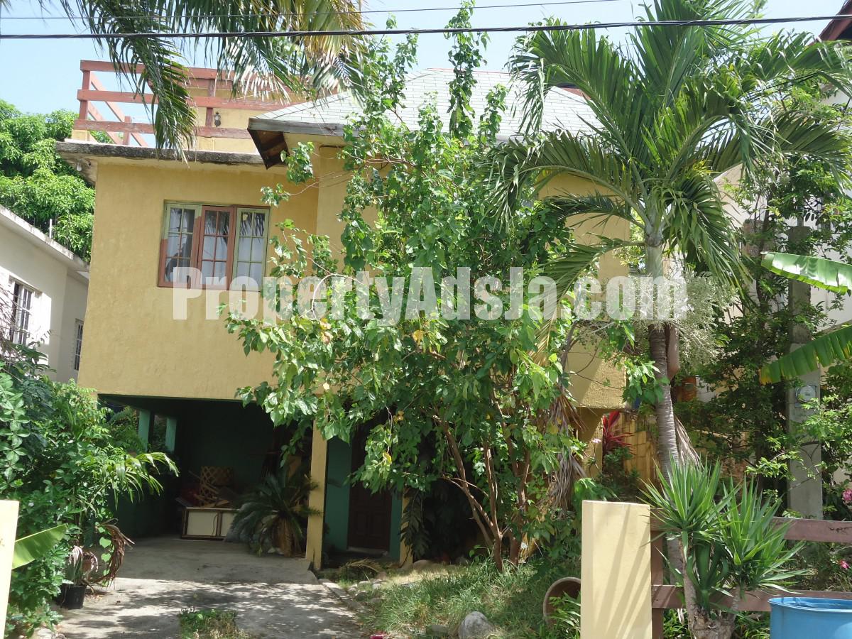 House For Sale in MAY PEN, Clarendon Jamaica