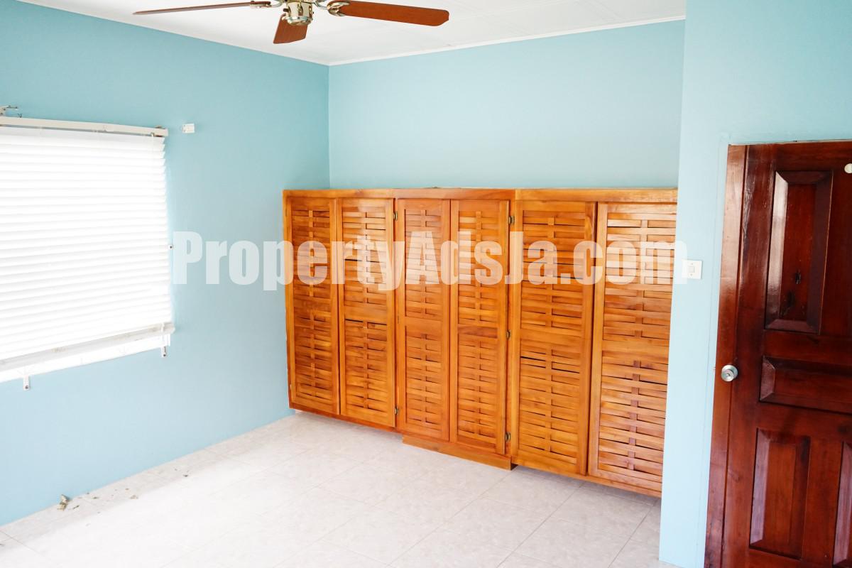 House For Sale in Santa Cruz, St. Elizabeth Jamaica