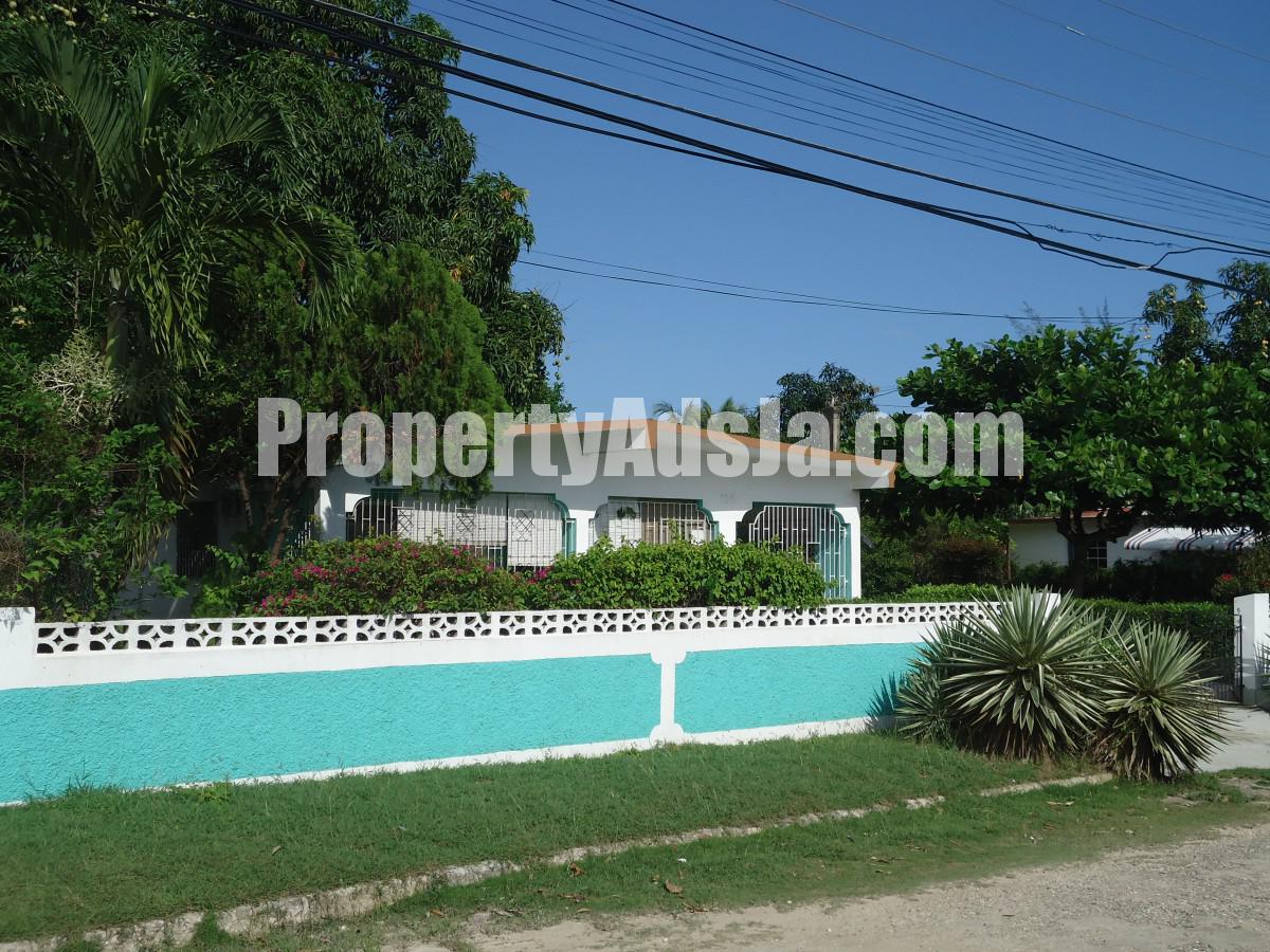 House For Sale in SPANISH TOWN, St. Catherine Jamaica
