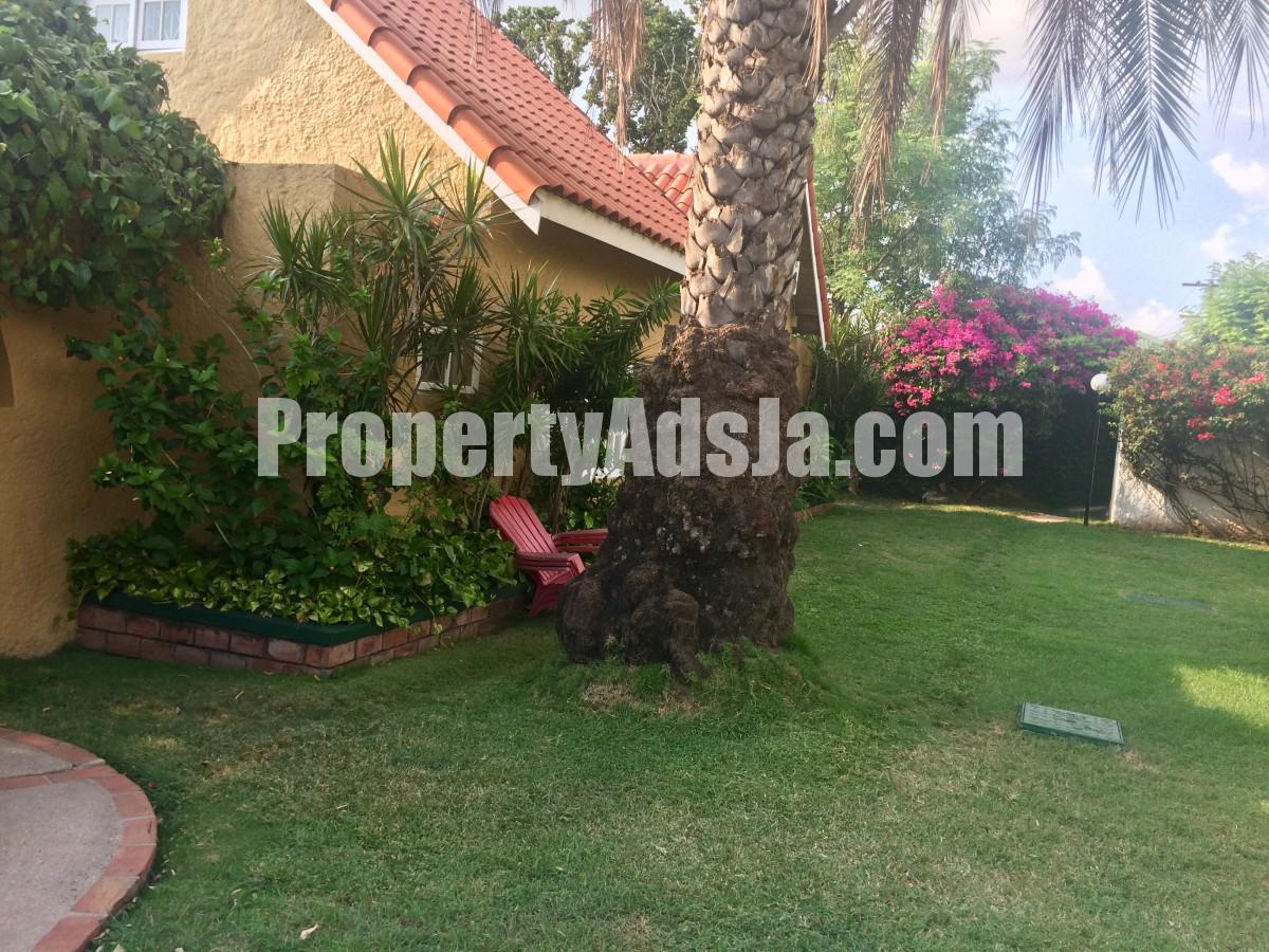 Townhouse For Sale in Liguanea, Kingston / St. Andrew Jamaica