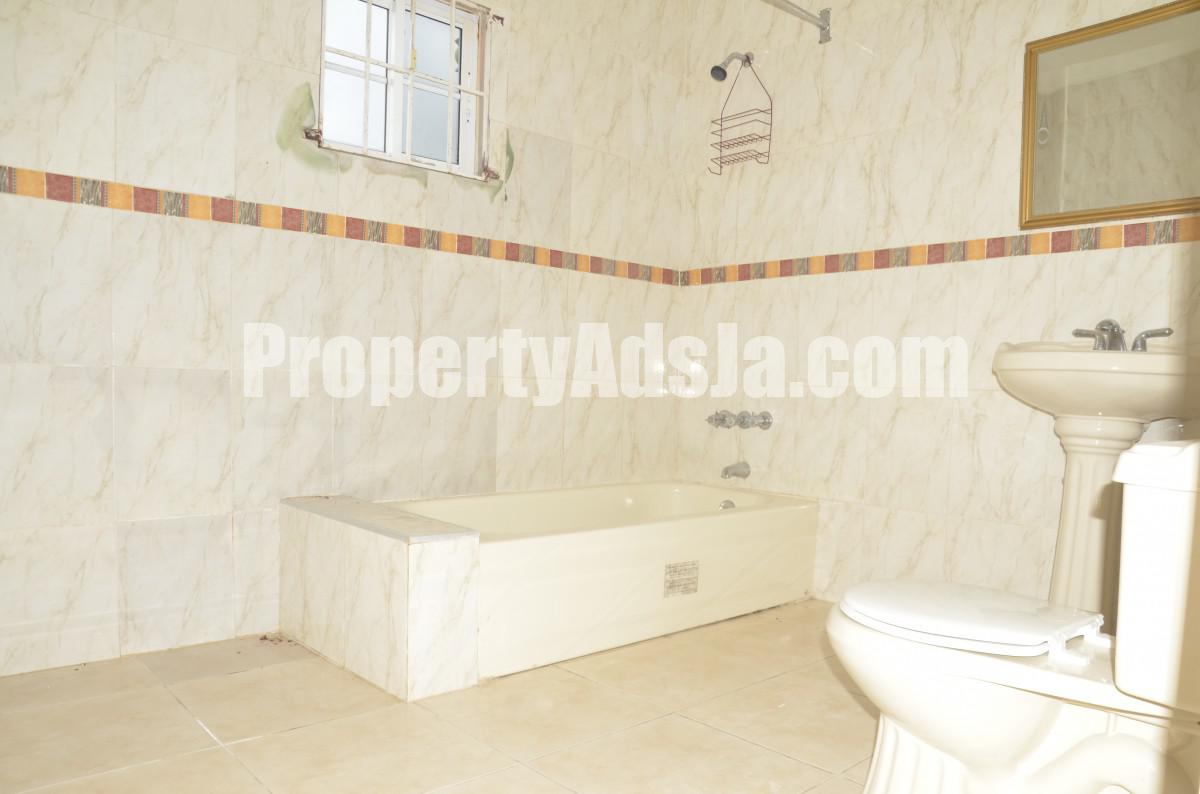 House For Sale in Spalding, Manchester Jamaica