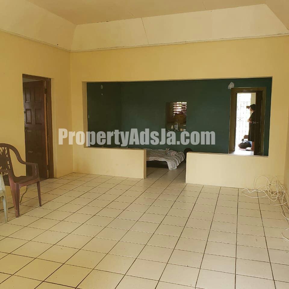 House For Sale in Four Paths, Clarendon Jamaica